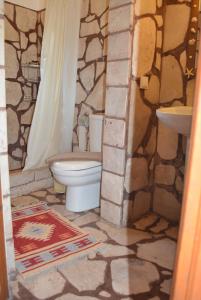 A bathroom at P&M House
