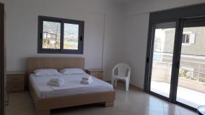 Postel nebo postele na pokoji v ubytování Tasos Rooms