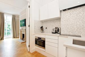 Kuchyň nebo kuchyňský kout v ubytování Apartments At Marylebone