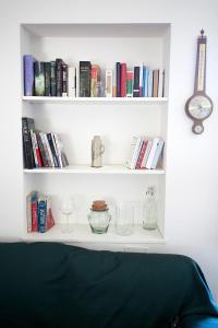 The library in the holiday home