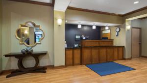 a waiting room with a mirror and a reception desk at Best Western Legacy Inn & Suites Beloit/South Beloit in South Beloit