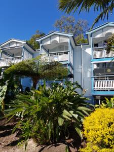 a large garden with plants and a building at Moreton Island Villas and Apartments in Tangalooma