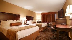 Postel nebo postele na pokoji v ubytování Best Western Plus Southpark Inn & Suites