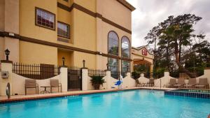 Bazén v ubytování Best Western Plus New Caney Inn & Suites nebo v jeho okolí