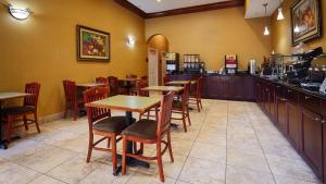 Restaurace v ubytování Best Western Plus New Caney Inn & Suites