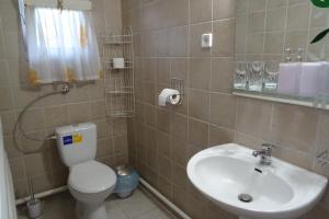 Koupelna v ubytování Altan Apartments + 31 fotografií