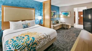 Postel nebo postele na pokoji v ubytování Best Western Plus Houston Atascocita Inn & Suites