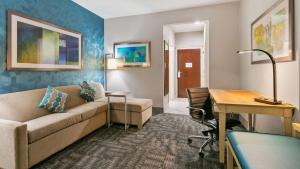 Posezení v ubytování Best Western Plus Houston Atascocita Inn & Suites