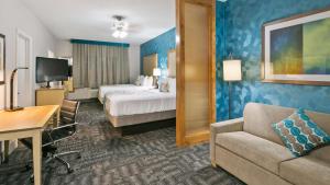 Postel nebo postele na pokoji v ubytování Best Western Plus Houston Atascocita Inn & Suites