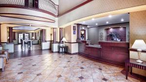 Vstupní hala nebo recepce v ubytování Best Western Plus Royal Mountain Inn & Suites + 16 fotografií