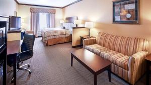 Posezení v ubytování Best Western Plus Royal Mountain Inn & Suites