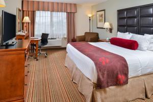 Voodi või voodid majutusasutuse Best Western Plus Rama Inn toas
