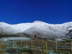Kalnų panorama iš vasarnamio arba bendras kalnų vaizdas