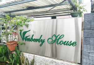 a sign for a verney house on a fence at Wesberly Apartments in Kuching