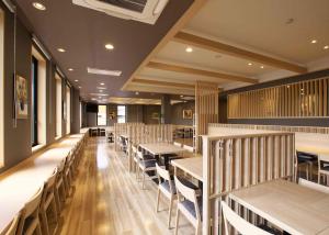 Restoran või mõni muu söögikoht majutusasutuses Hotel Route Inn Osaka Izumi -Kishiwada Izumi Inter-