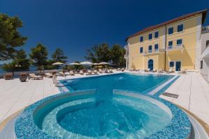 Bazén v ubytování Boutique Hotel Esplanade nebo v jeho okolí