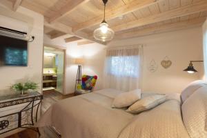 Кровать или кровати в номере Beit Ram Sherf