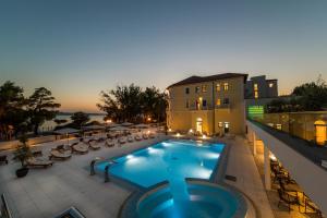 Bazén v ubytování Boutique Hotel Esplanade nebo v jeho okolí