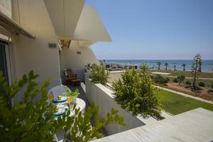 Μπαλκόνι ή βεράντα στο Larnaca Sunshore Beachfront Suite