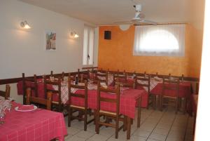 Reštaurácia alebo iné gastronomické zariadenie v ubytovaní Agriturismo San Francesco