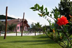 Vonkajšia záhrada v ubytovaní Agritur La Cort