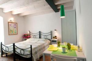 a bedroom with a bed and a table with a tableablish at B&B El Piastrol in Bagolino