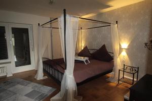 Katil atau katil-katil dalam bilik di Villa Heidi