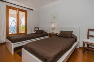 Postel nebo postele na pokoji v ubytování Villa Ca'n Torrens Alcanada