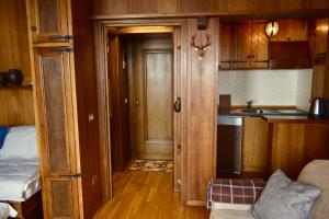 A kitchen or kitchenette at Golf & SKI studio