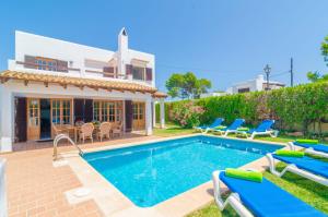 an image of a villa with a swimming pool at Ca Na Martina in Cala d´Or