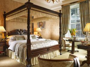 A bed or beds in a room at Great Southern Killarney