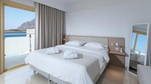 Postel nebo postele na pokoji v ubytování Zephyros Hotel