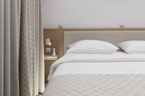 Postel nebo postele na pokoji v ubytování Zephyros Hotel