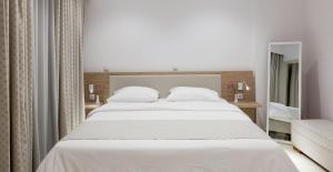 Postel nebo postele na pokoji v ubytování Zephyros Hotel