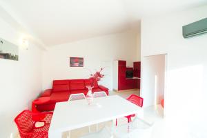Televízia a/alebo spoločenská miestnosť v ubytovaní Villa Antonio