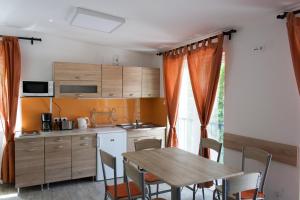 Kuchyň nebo kuchyňský kout v ubytování Haus Bierherr + 30 fotografií