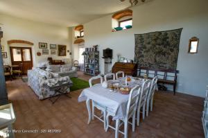 A seating area at Il Bosso di Toscana