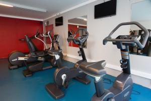 Fitness centrum a/nebo fitness zařízení v ubytování Hotel Apostroff