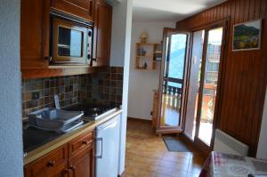 Alpage 8A - Appartement 4 pers - Chatel Reservationにあるキッチンまたは簡易キッチン