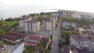 Nespecifikovaný výhled na destinaci Suchumi nebo výhled na město při pohledu z penzionu