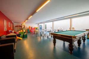 a room with a pool table in the middle of it at Hotel Apostroff in Koksijde