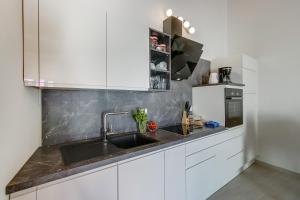 Kuchyň nebo kuchyňský kout v ubytování Apartments Relax