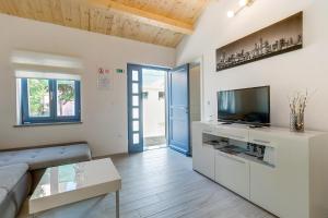 TV a/nebo společenská místnost v ubytování Apartments Relax