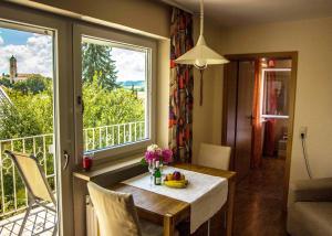 En balkon eller terrasse på Ferienwohnungen Anna