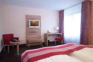 Ein Bett oder Betten in einem Zimmer der Unterkunft Hotel Rheinterrasse Benrath
