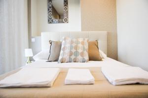 A bed or beds in a room at Braga Center Apartments