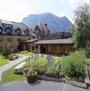 Gallery image of Deer Lodge in Lake Louise