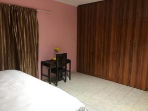 Essence of Africa Guesthouse tesisinde bir odada yatak veya yataklar