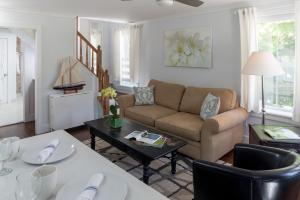 a living room with a couch and a table at West Neck Guesthouse in Shelter Island Heights