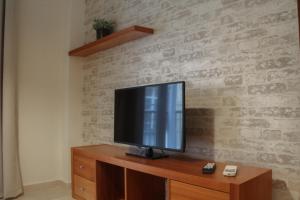 Televízia a/alebo spoločenská miestnosť v ubytovaní Apartamento Ulises Suite 2